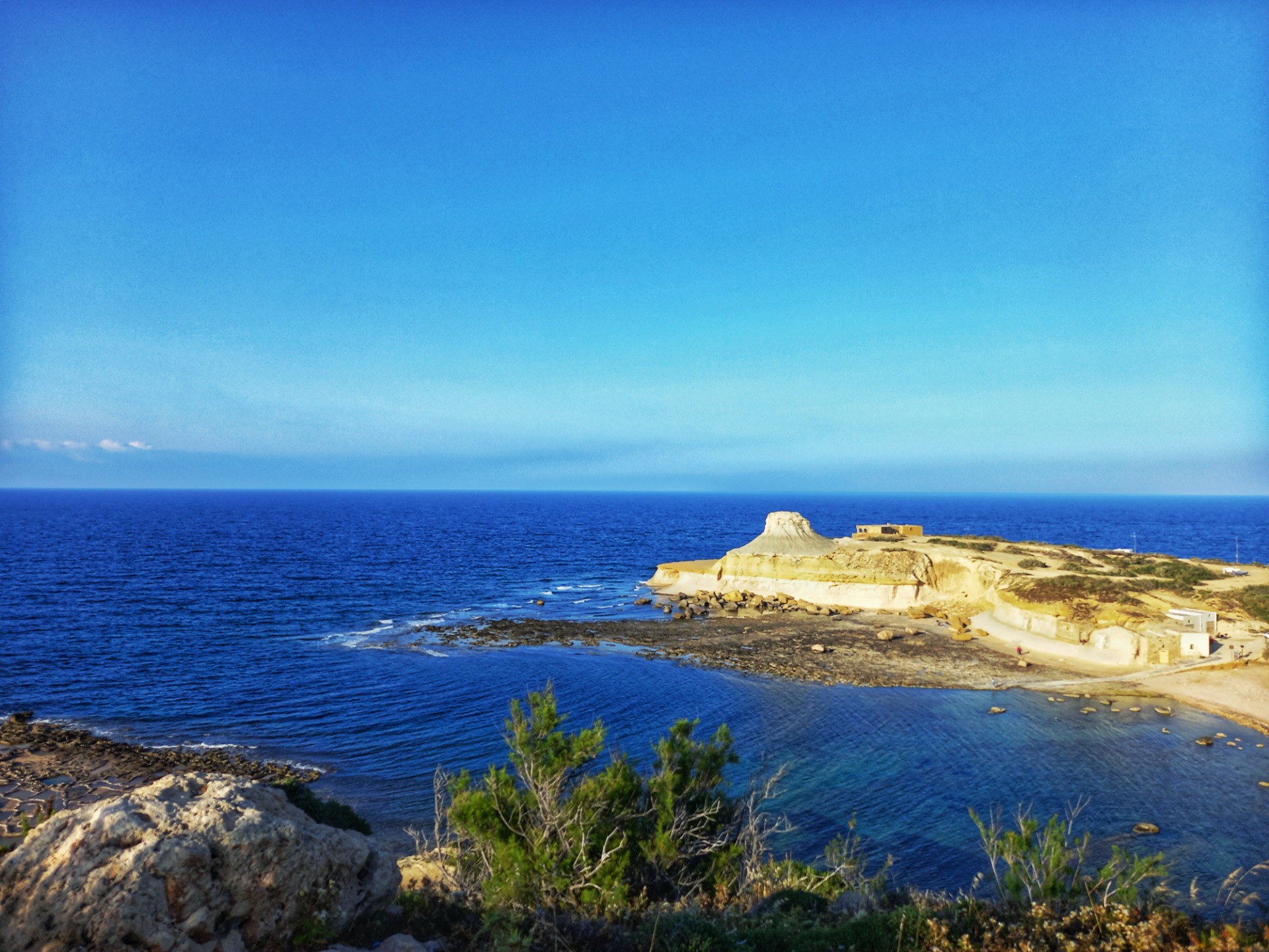 kamínková zátoka Xwejni, sever ostrova