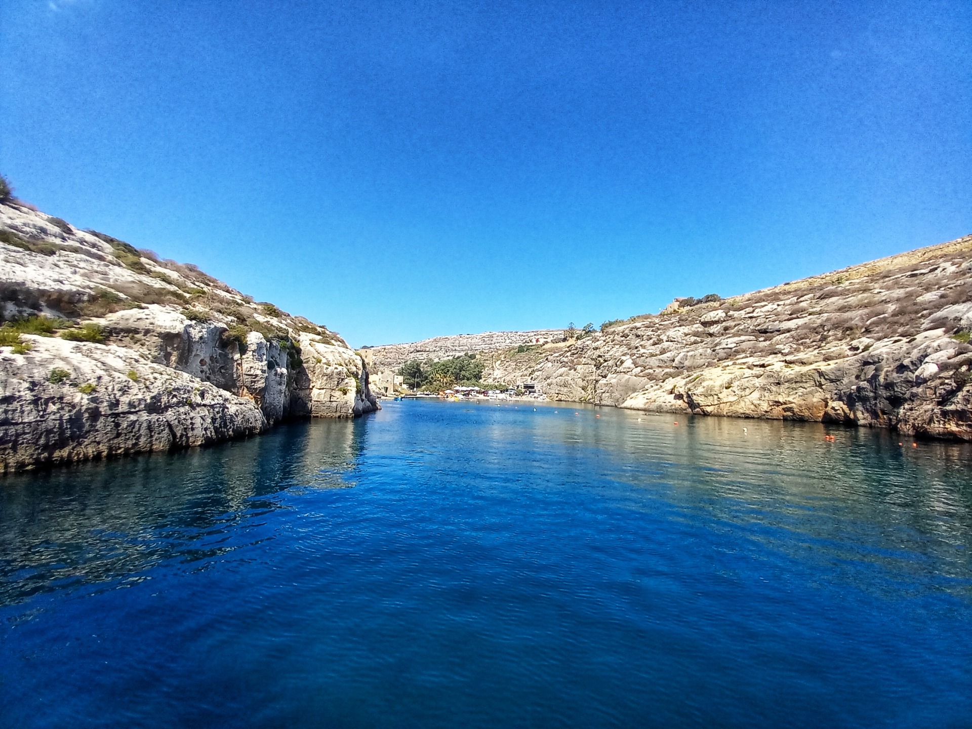 kamínková zátoka Xini, jih ostrova